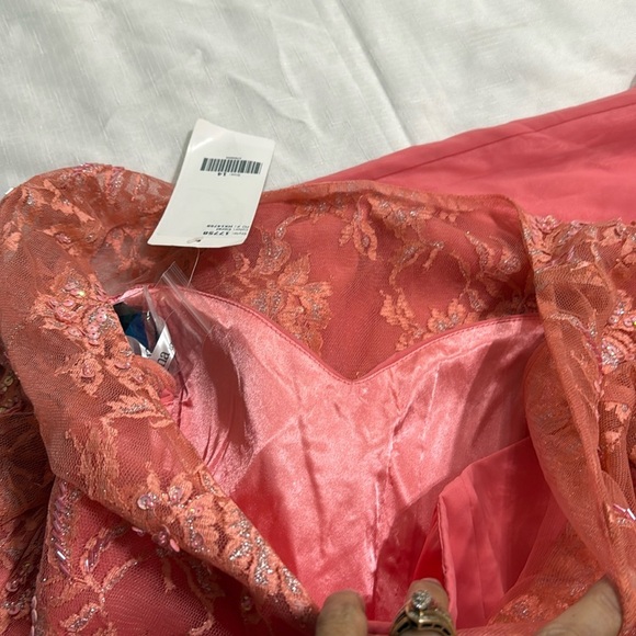 (T4)Serena London chiffon dress in coral with beaded lace and sequin embroide 14 - Picture 14 of 14